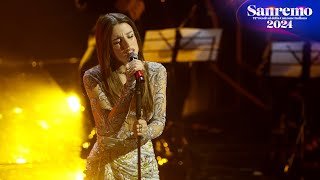 Sanremo 2024 – Angelina Mango Con Il Quartetto D’archi Canta “La Rondine”